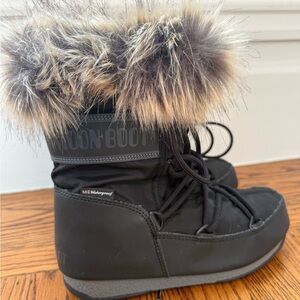 MONACO LOW BOOT IN BLACK
MOON BOOT